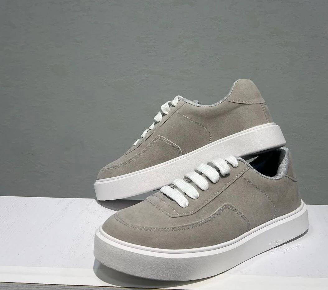 SNEAKERS - View 1