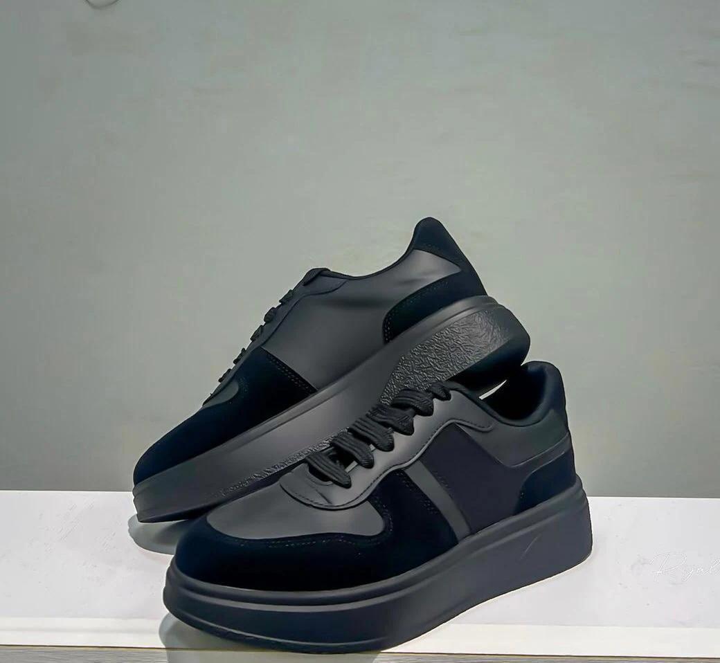 DIFFRENT SHOES - View 1