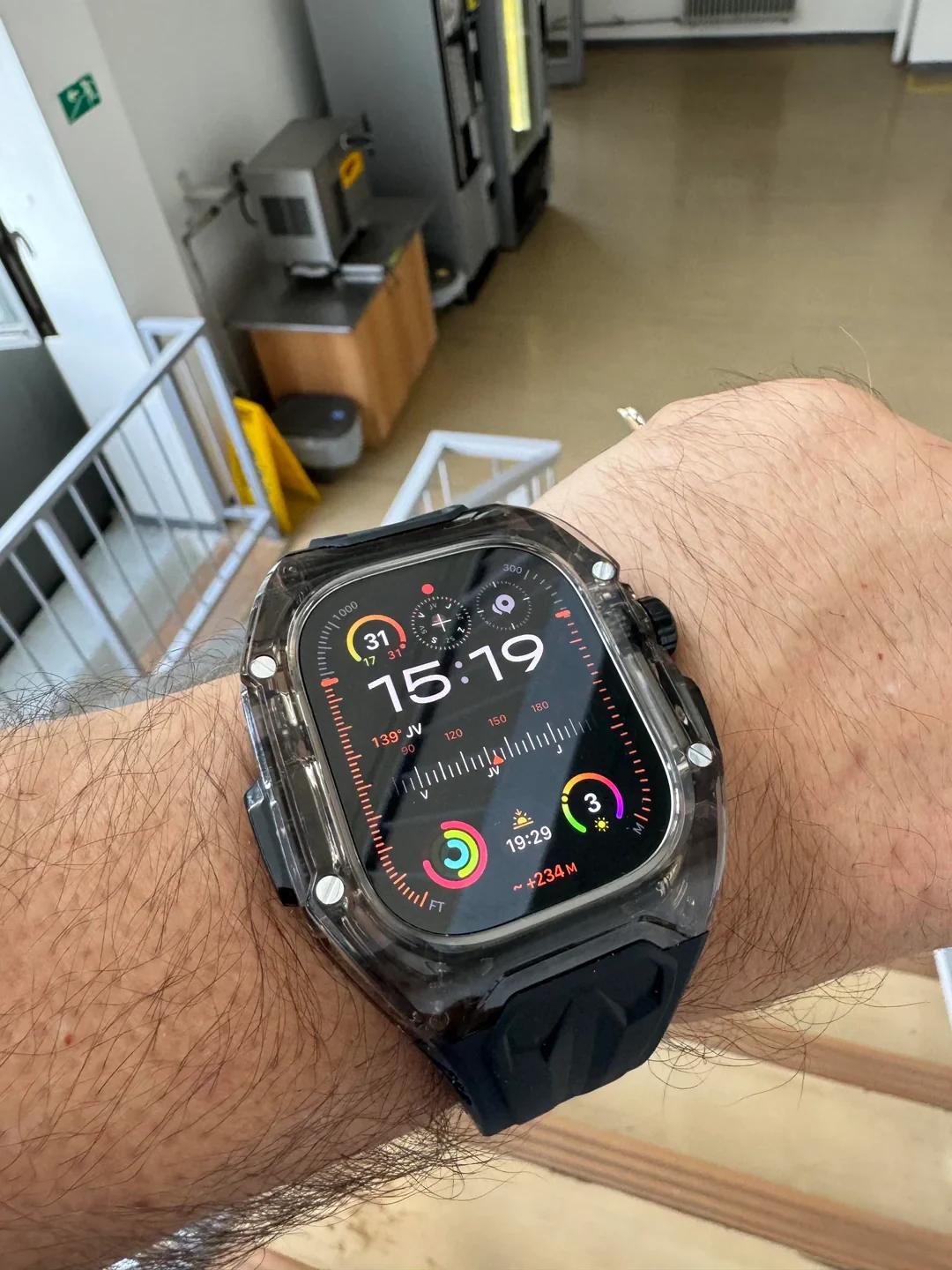 جراب ساعة مع سوار سيليكون لساعة Apple Watch Series 10 مقاس 46 مم - View 1
