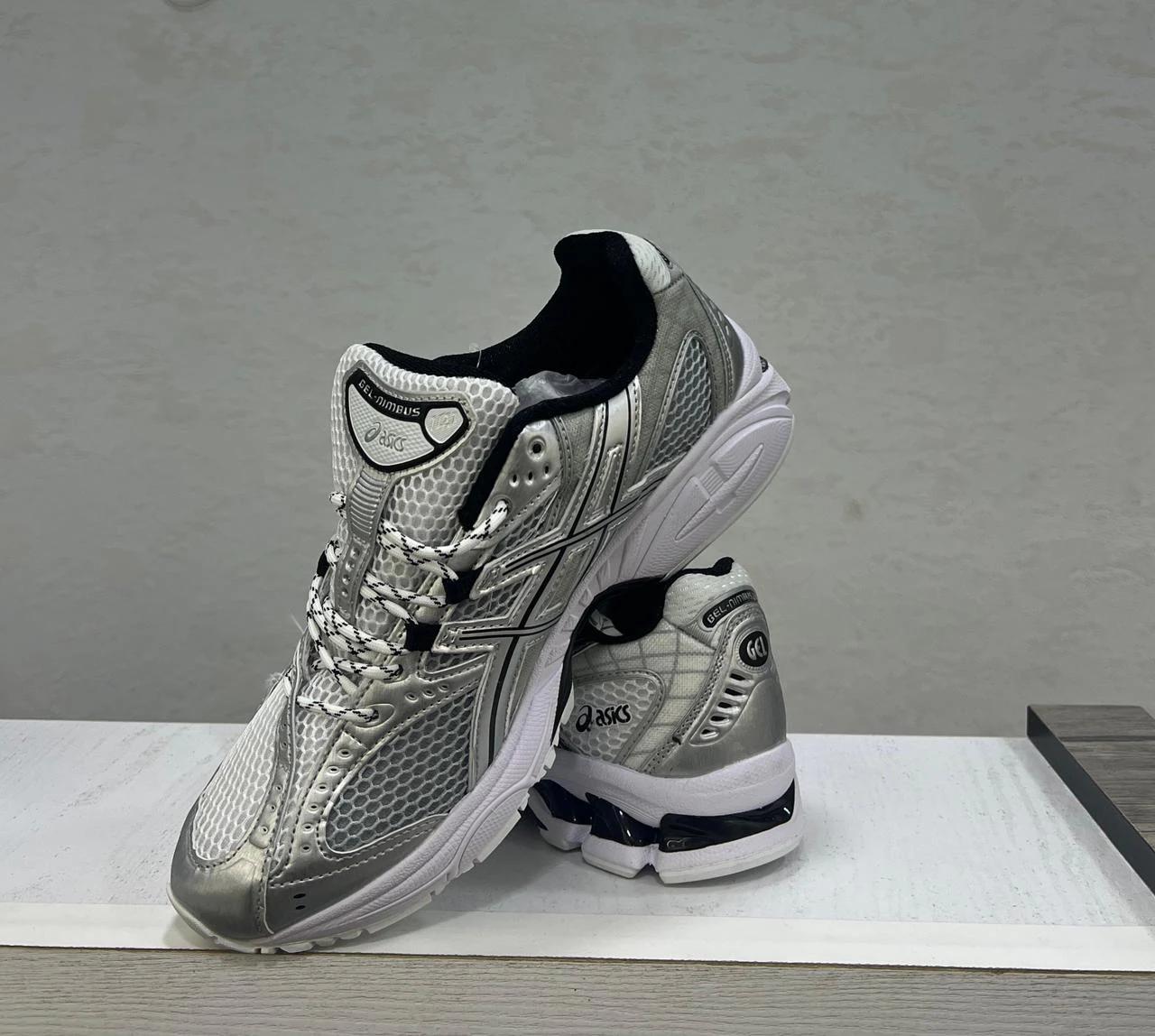 ASICS GEL - View 1